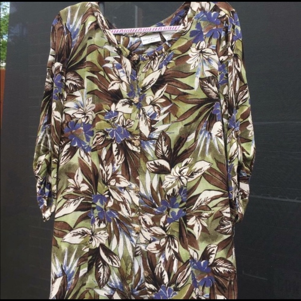 Long Sleeve Tunic w/ Floral Pattern - Picture 3 of 3